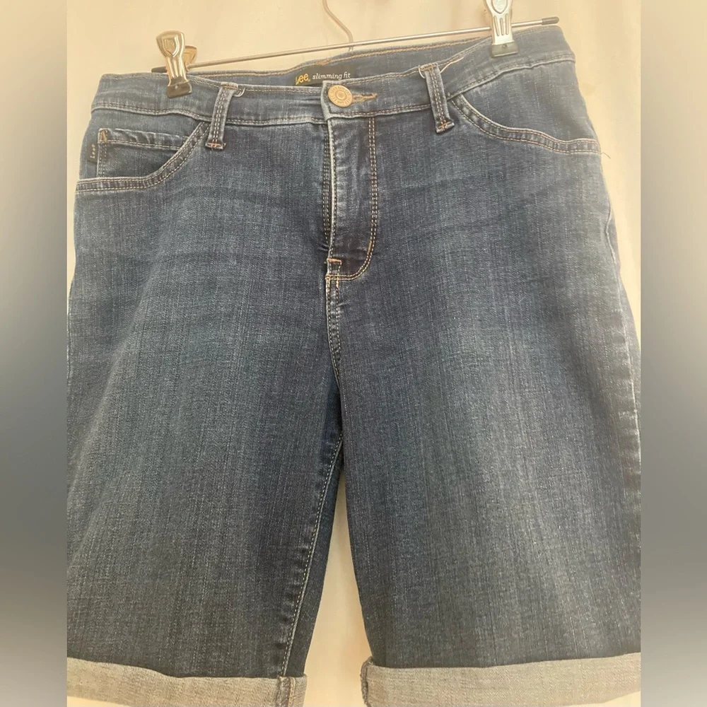 Lee Slimming Fit Cuffed Denim Shorts Size 6M